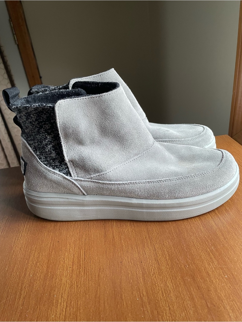 Hey Dude Size 11 Mel Suede Slip on Womens Shoes Lunar Rock Color Ankle Boots